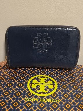 Tory Burch Navy Patent Zip Wallet